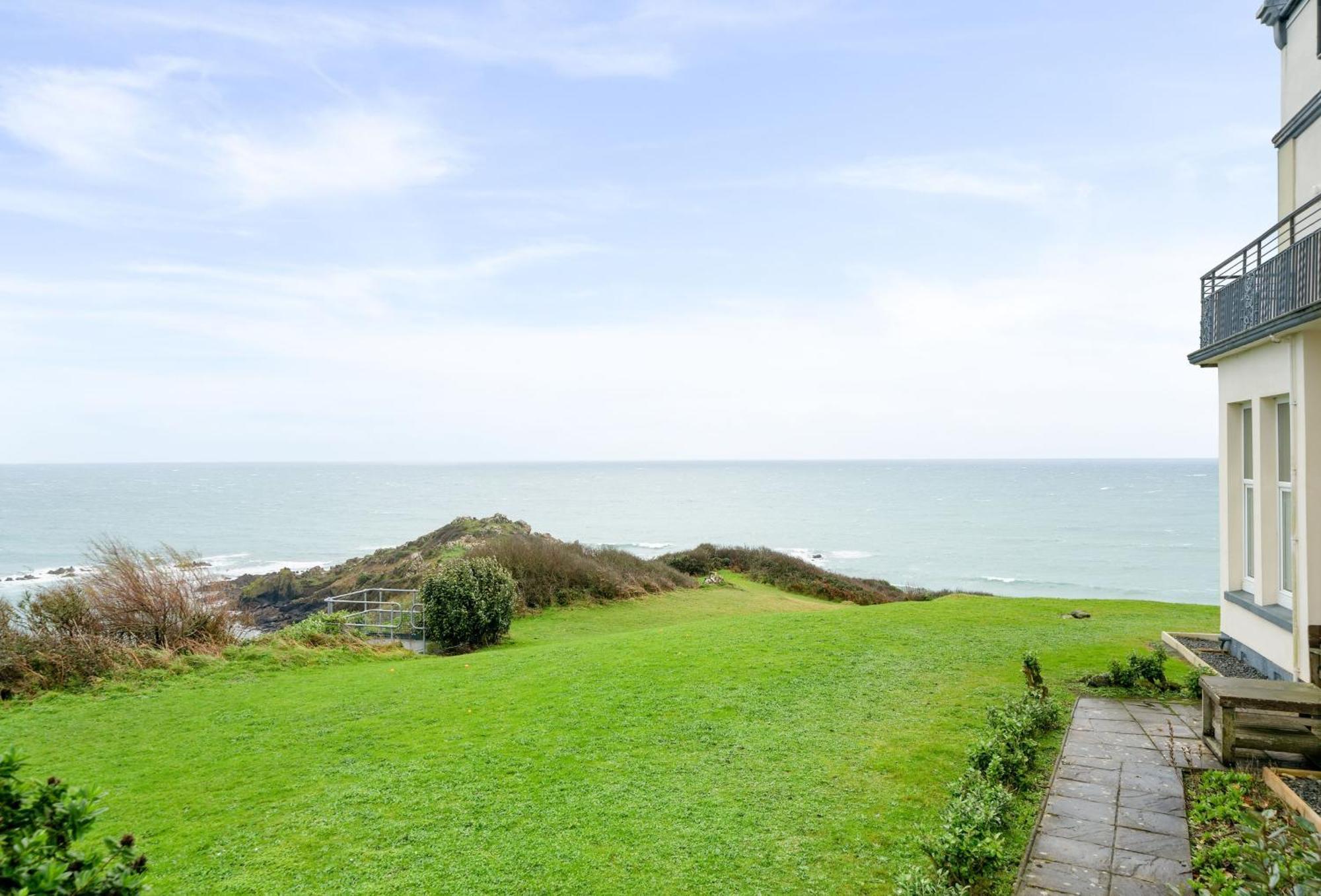 Journeys End With Stunning Sea Views From The Headland Vila Coverack Exterior foto
