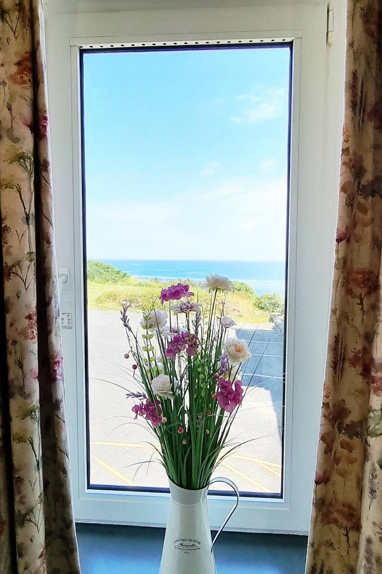 Journeys End With Stunning Sea Views From The Headland Vila Coverack Exterior foto